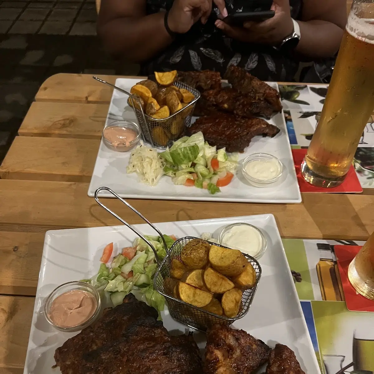 Ribbs & Wings