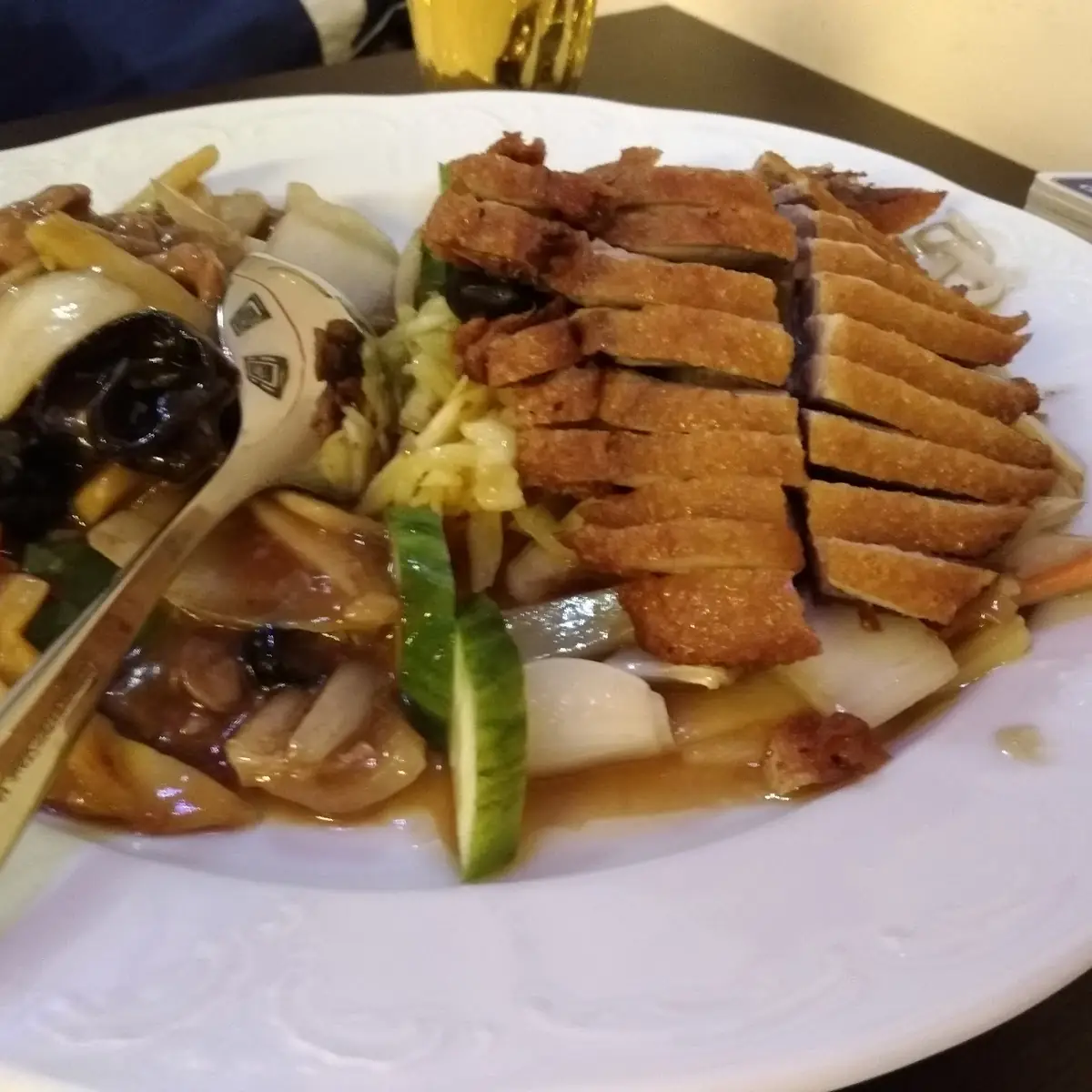 Gebratene Ente Und Schweinefleisch Szechuan