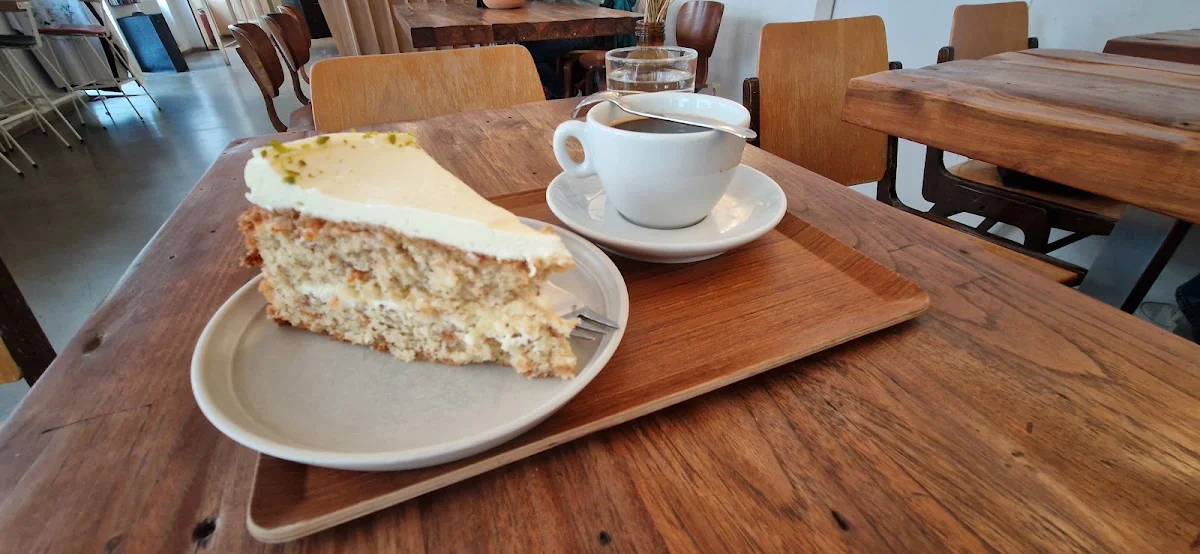 Karottenkuchen Und Americano