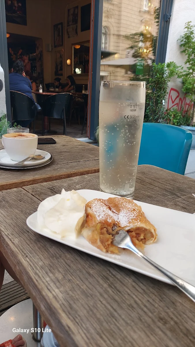 Apfelstrudel Spritzer Und Melange
