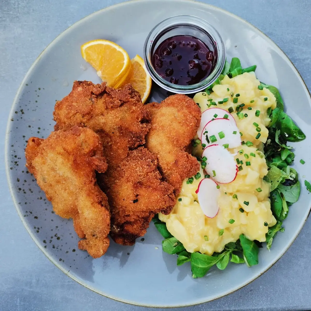 Backhendl Mit Erdapfel-vogerlsalat