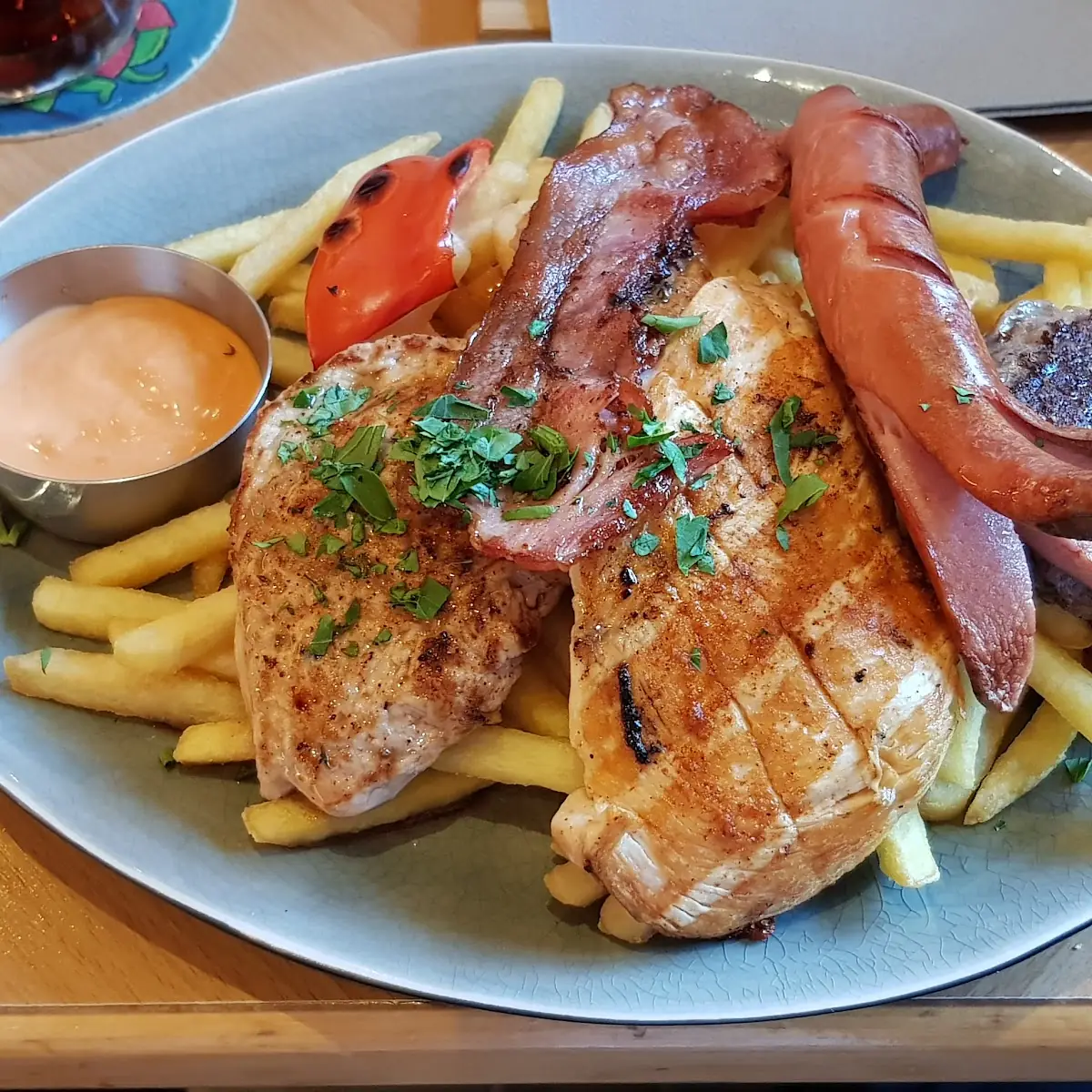Grill Würstel Mit Pommes