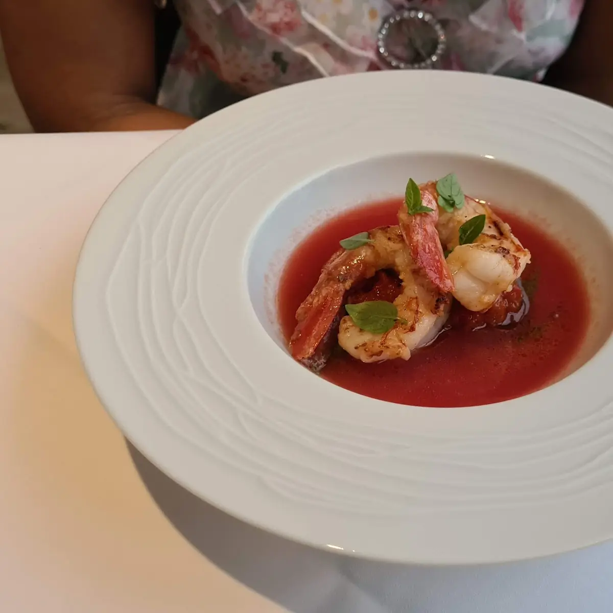 Gebratene Garnelen In Tomatensuppe