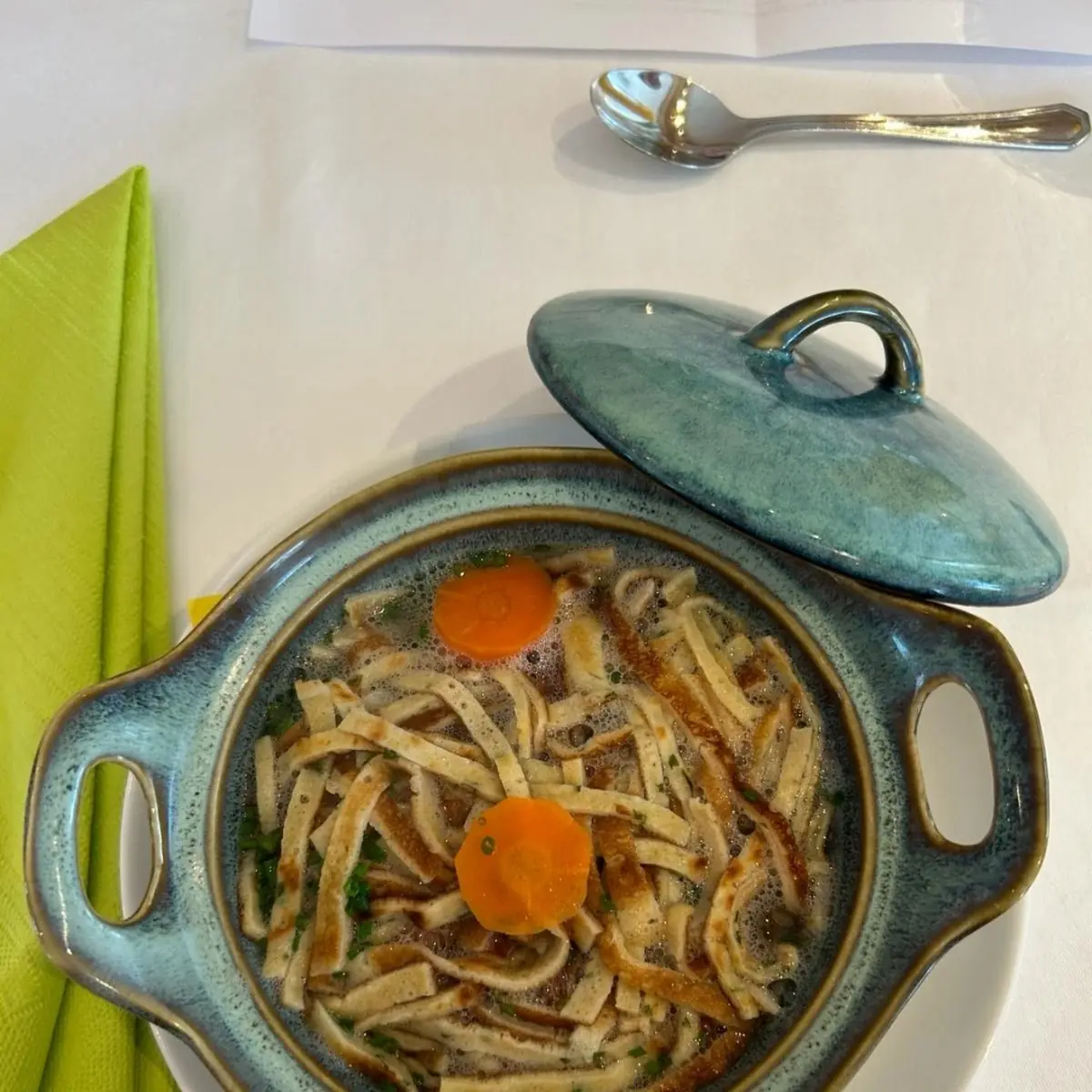 Kräuterfritattensuppe