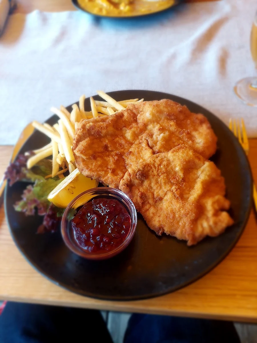 Wiener Schnitzel Mit Pommes
