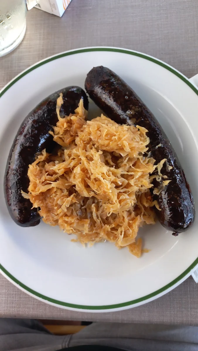 Blunzn Mit Sauerkraut