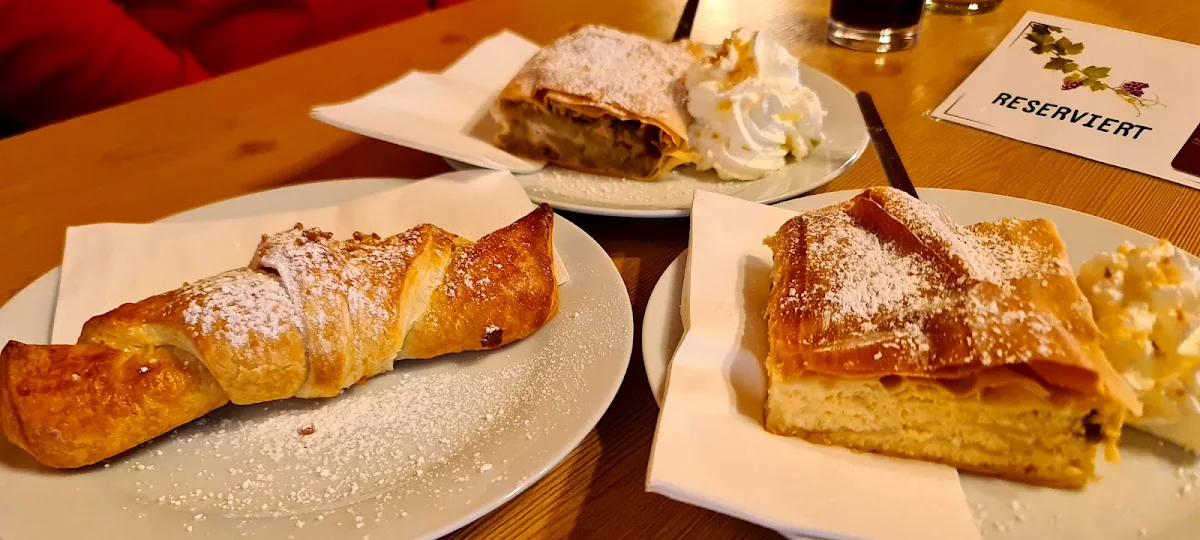 Kastanienstangerl Topfen- Und Apfelstrudel
