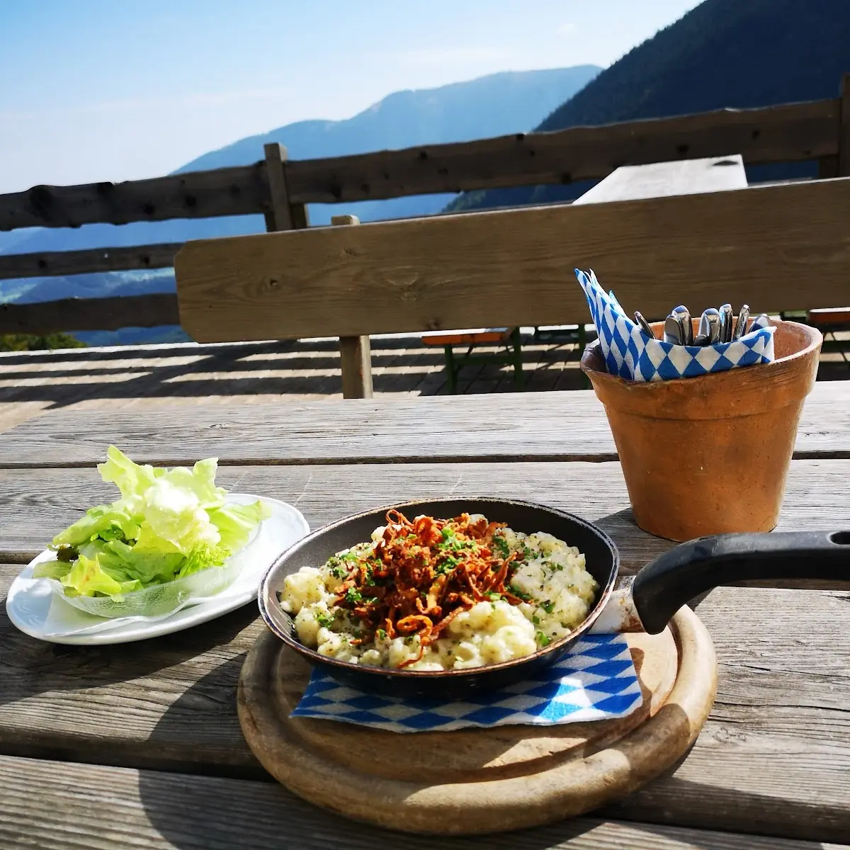 Käsespätzle Mit Salatteller