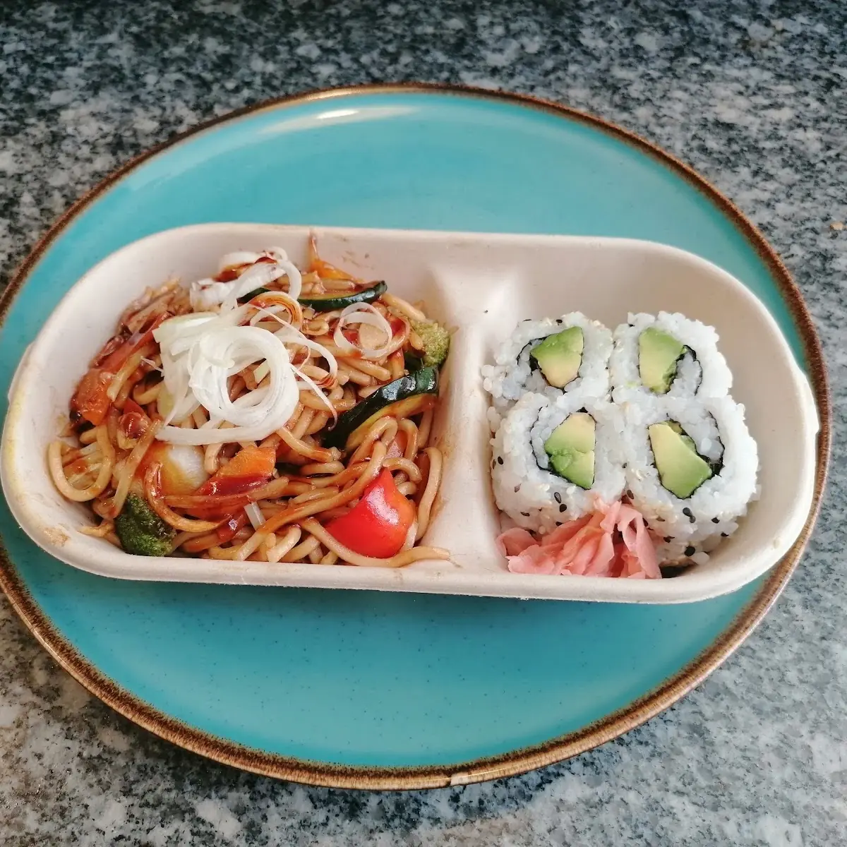 Makis& Noodles