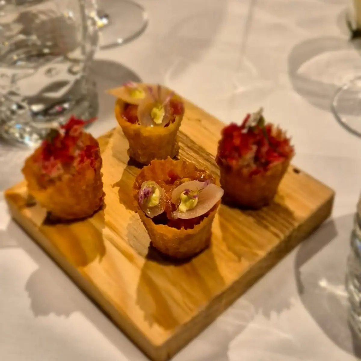Rindertatare Und Räucherfischcreme