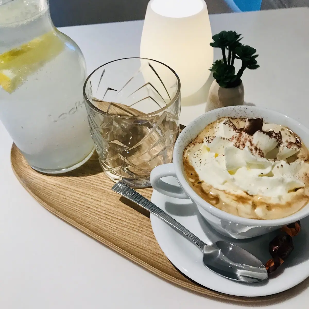 Cappuccino Mit Schlagobers & Soda Zitron