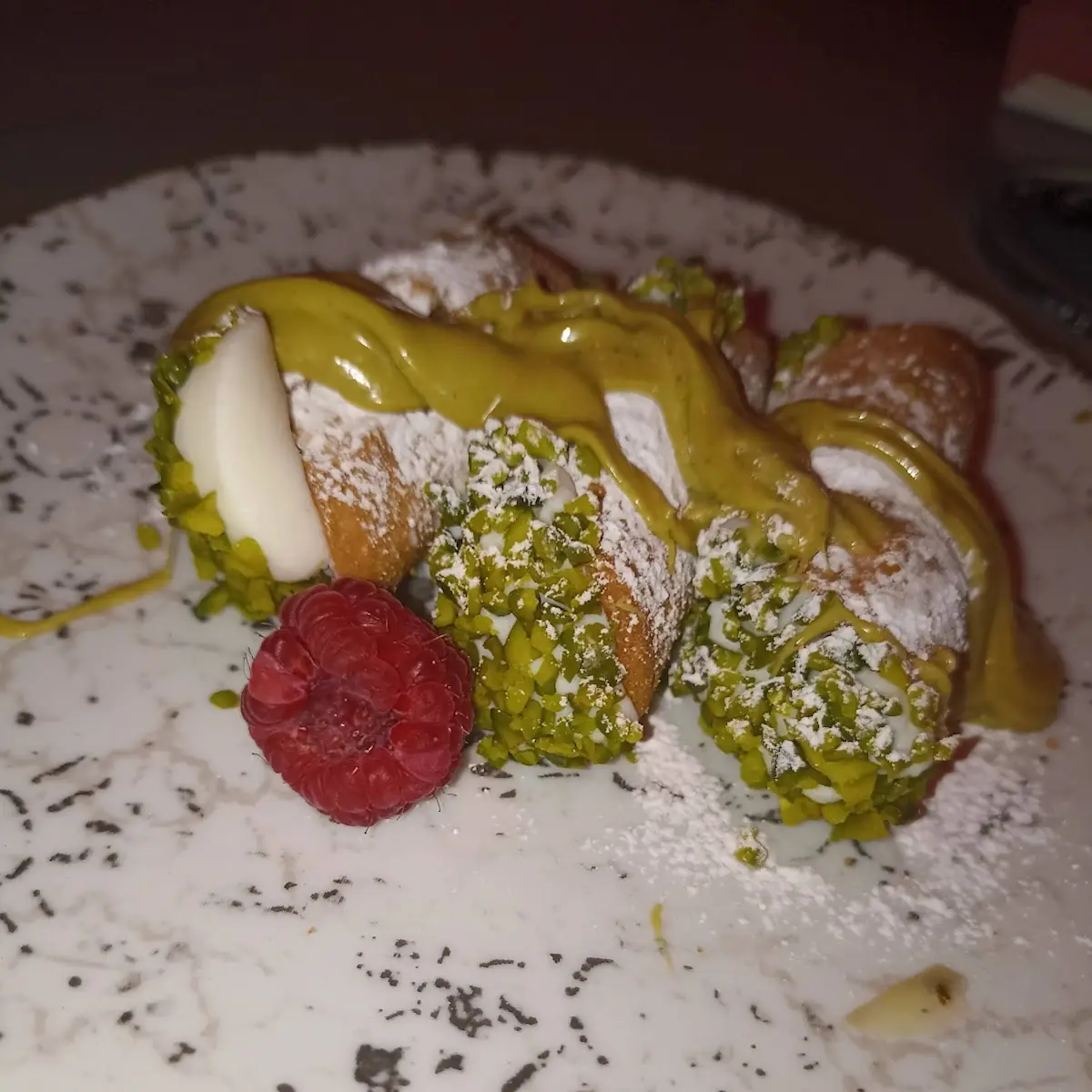 Süße Caneloni Mit Pistazien Creme