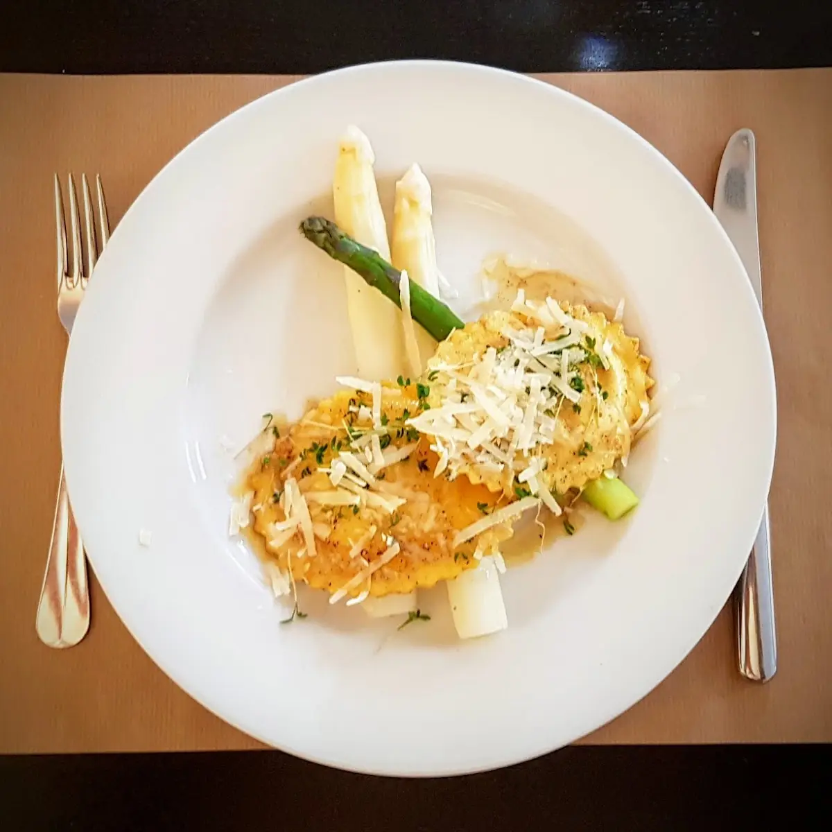 Spargel Mit Parmesan Ravioli