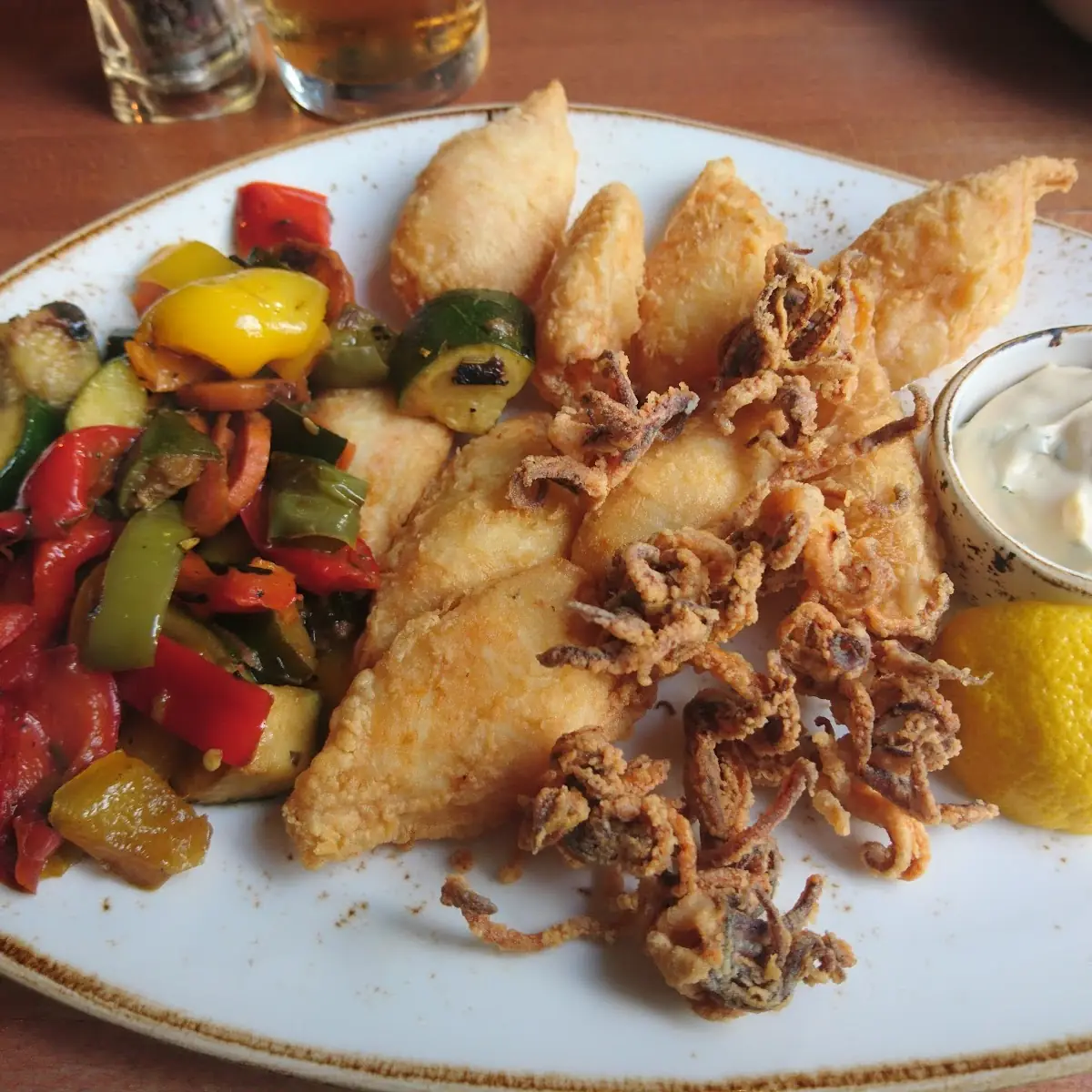 Gebackene Calamari Mit Grillgemüse