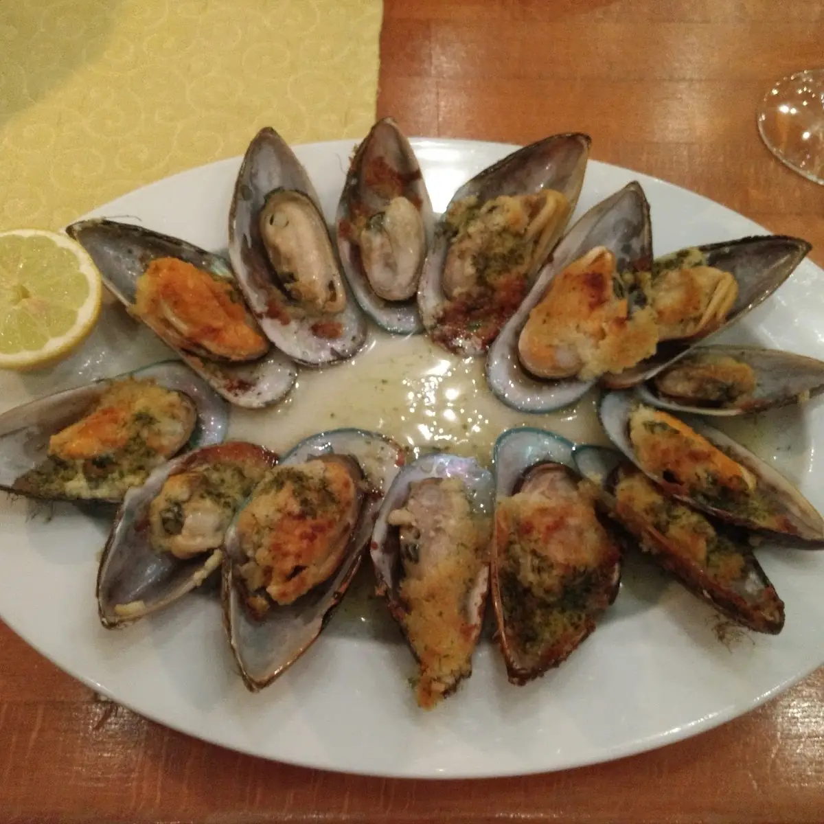 Miesmuscheln Aus Dem Backofen In Knoblauchbutter