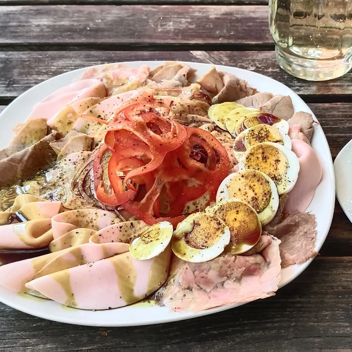 Saures Teller Klein