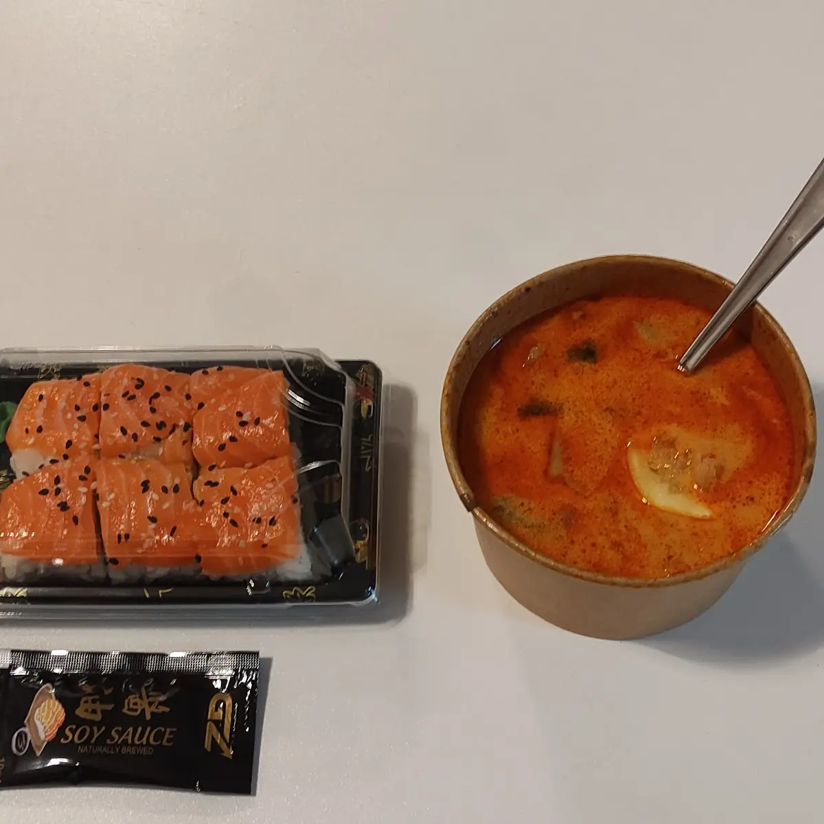 Sake California URA Maki Tom Yam Gung