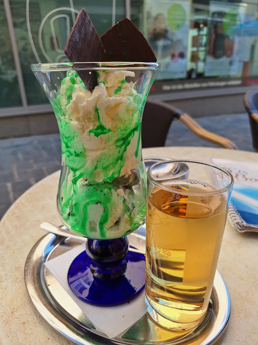 After Eight Becher