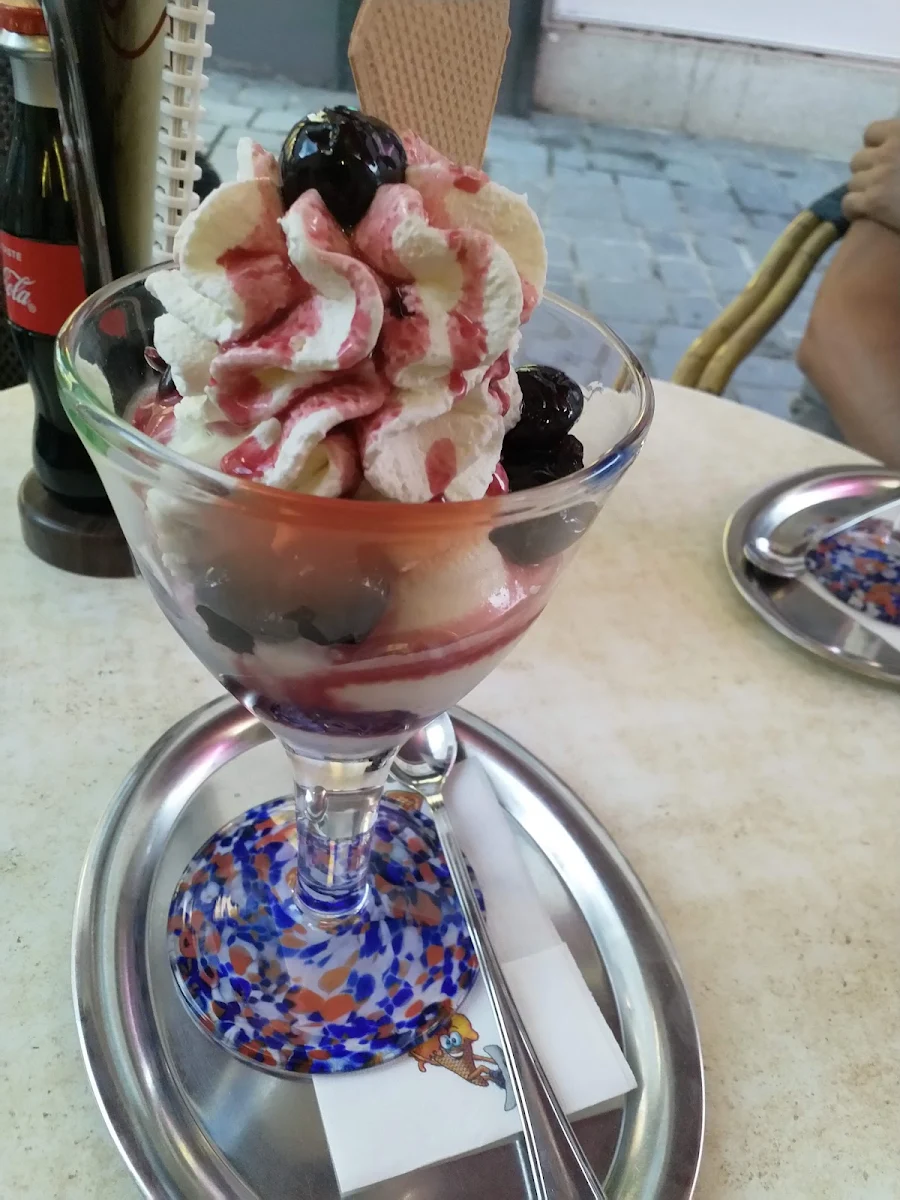 Amarena Becher