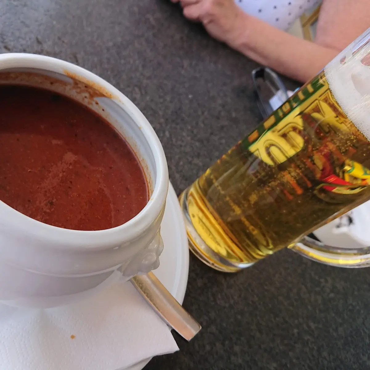 Pikante Gulaschsuppe