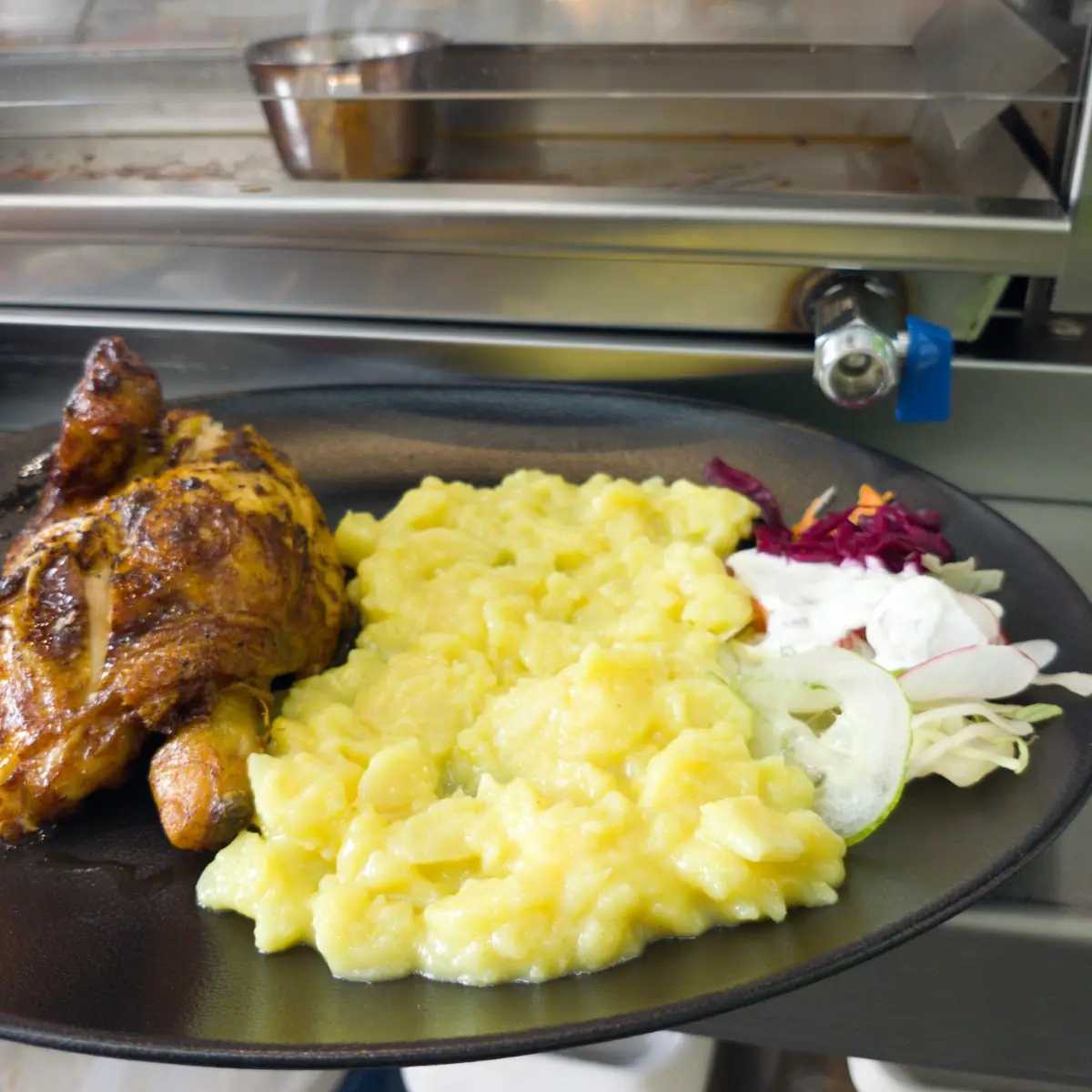 Halbes Hendl Mit Kartoffelsalat