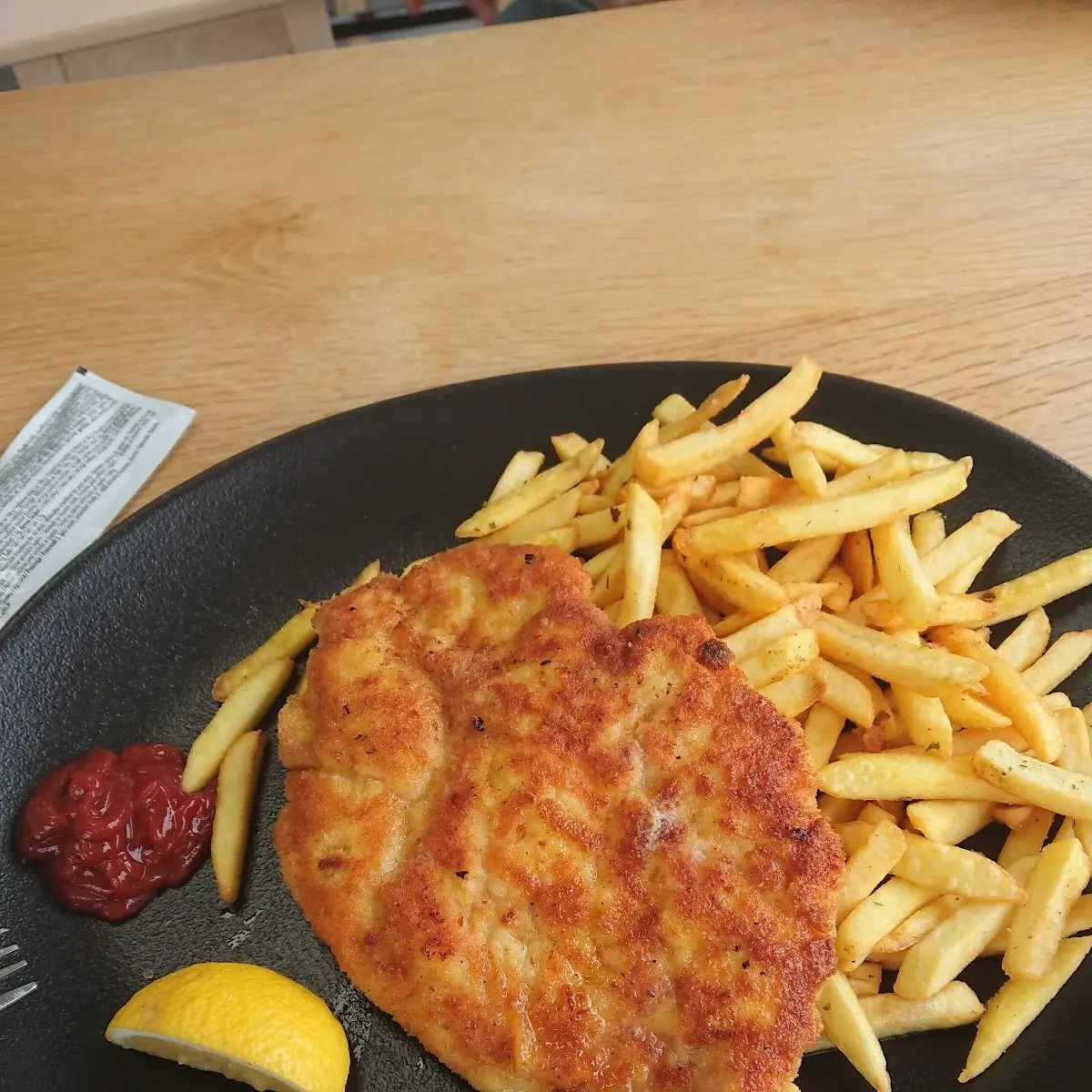 Hühnerschnitzel Mit Pommes