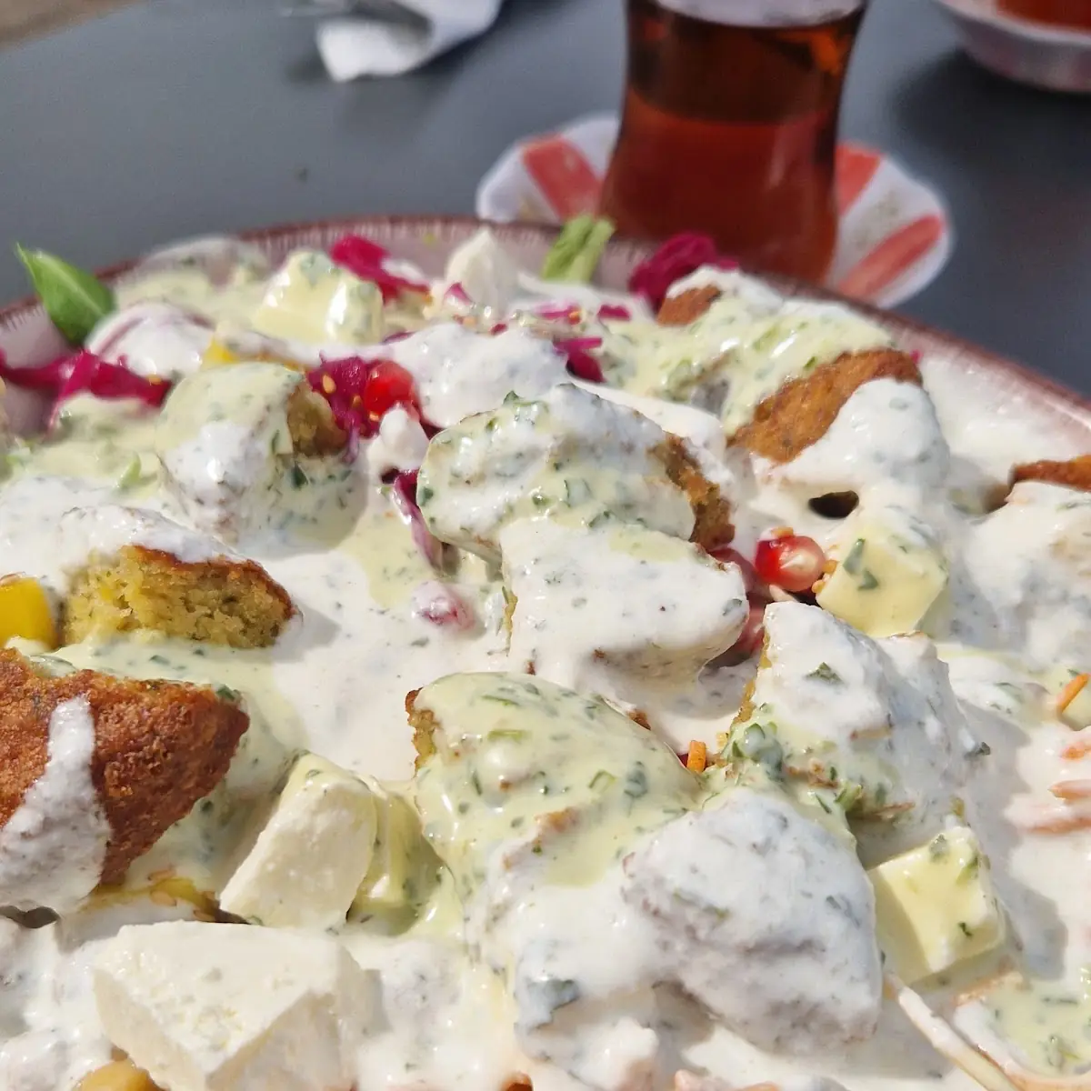 Vegetarische Bowl Mit Falafel