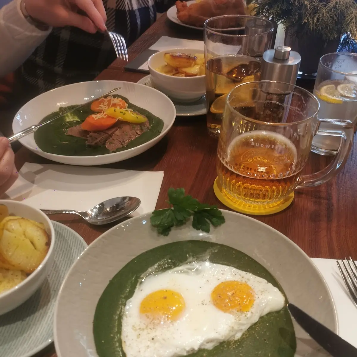 Spinat Mit Rösti Und Spiegelei