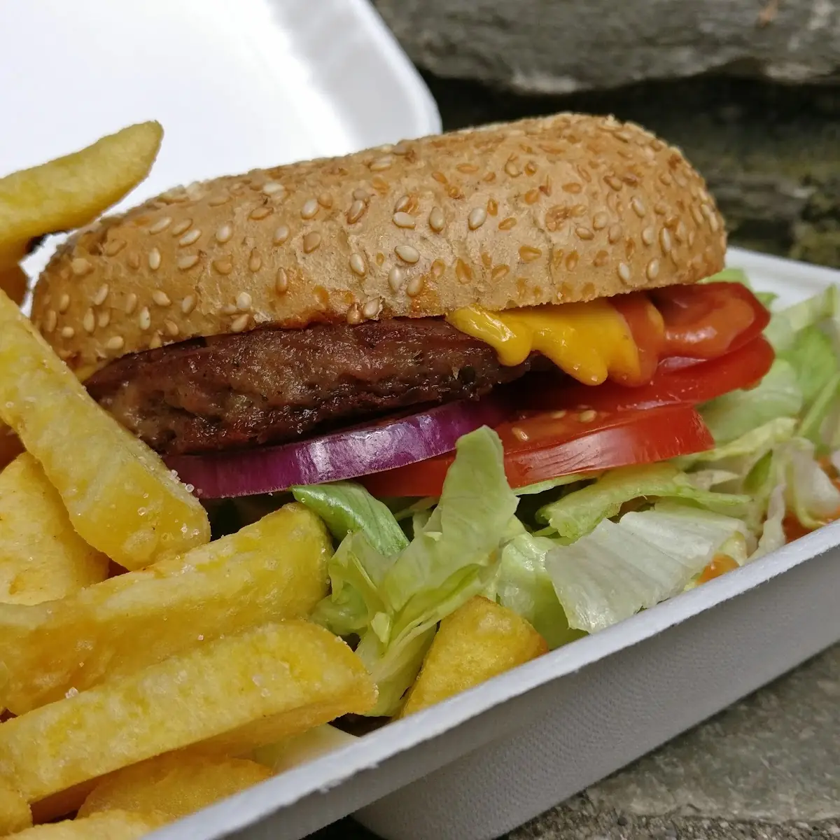 Cheeseburger Mit Pommes Zum Mitnehmen