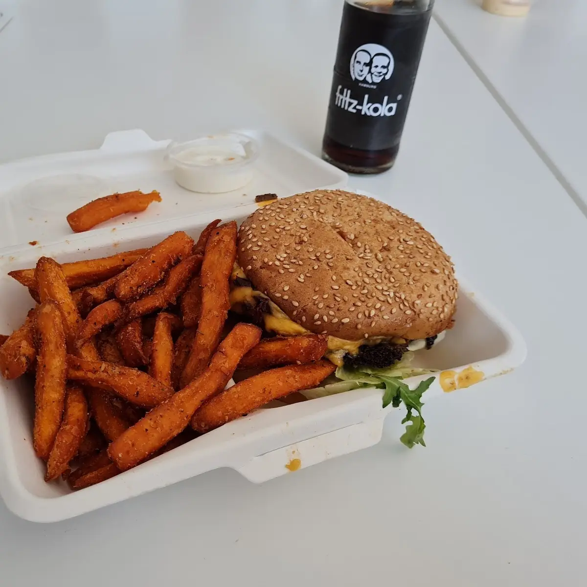 Lammburger Mit Süßen Pommes