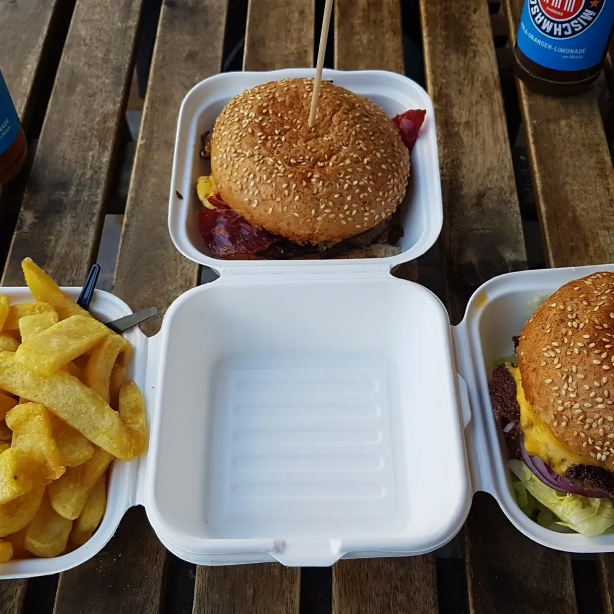 Pommes Frites Mit Double Cheeseburger