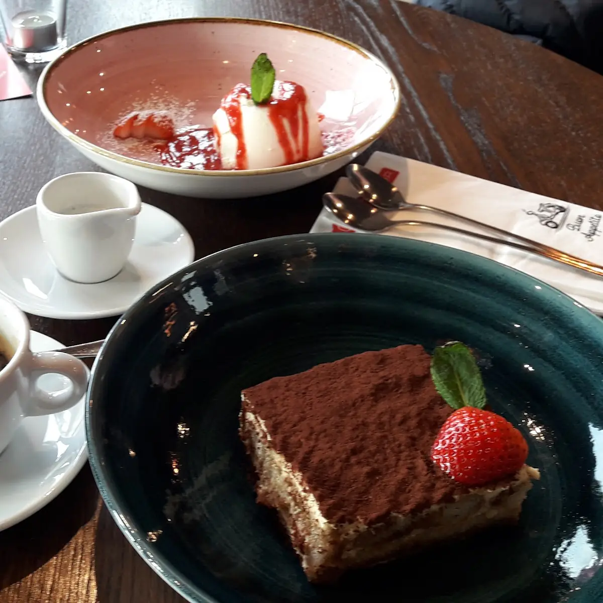 Tiramisu Und Panna Cotta