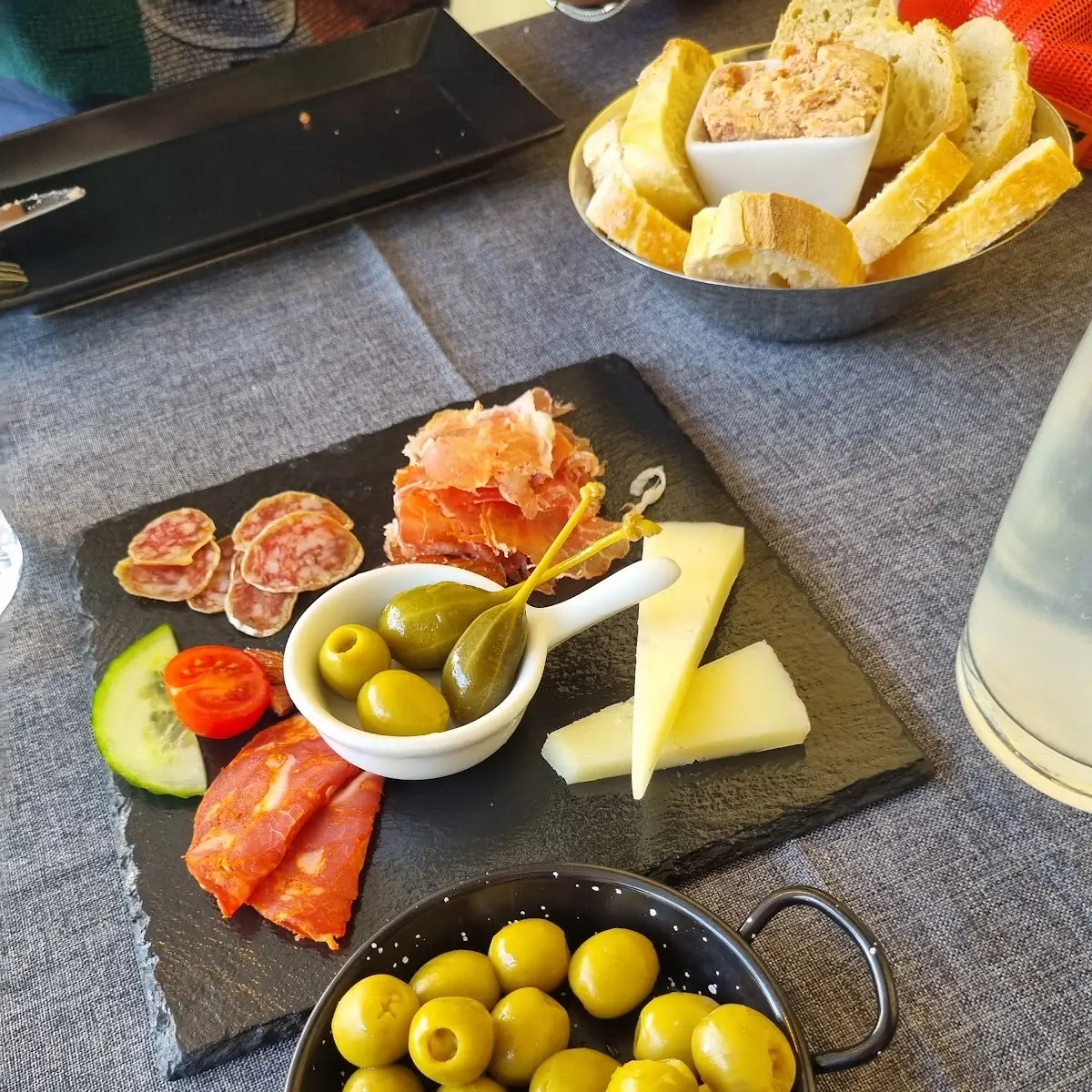 Plato Espanol Und Oliven Mit Knoblauch