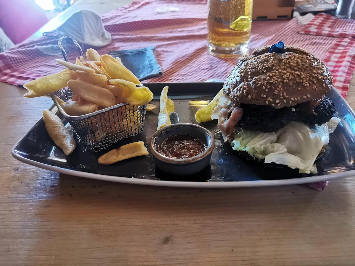 Burger Mit Pommes