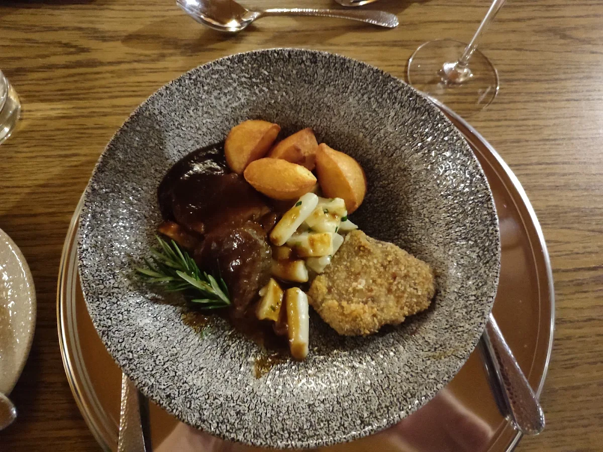 Rind Mit Wurzelgemüse Pommes Dauphin