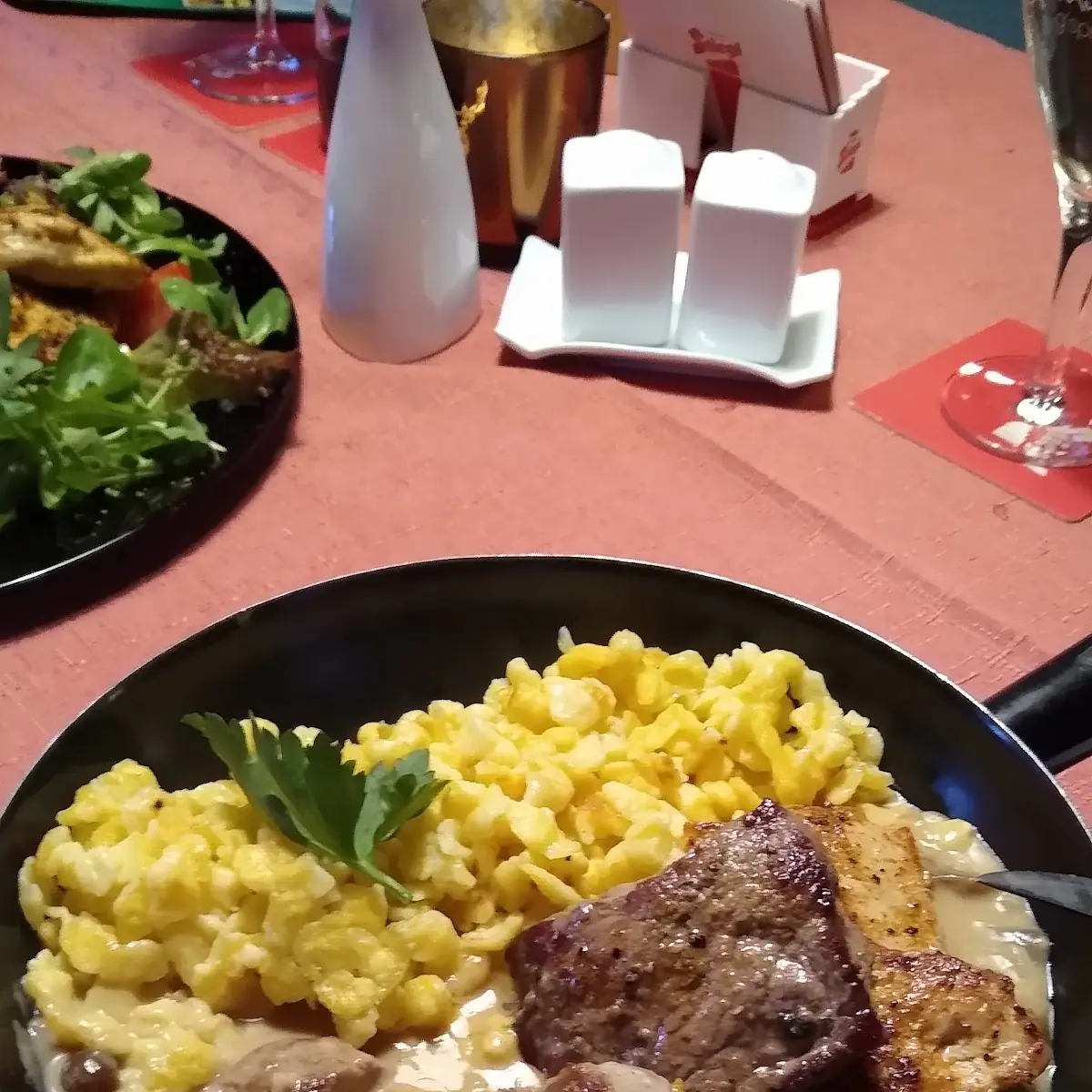Fleisch Pfanne Mit Späßchen Und Rahmsoße