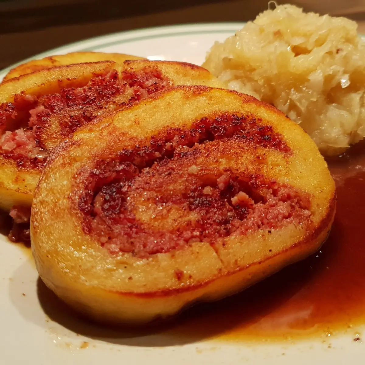 Etdäpfelschnecke Gefüllt Mit Selchfleisch