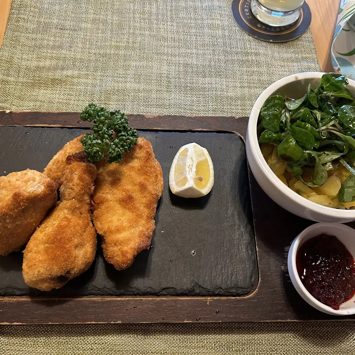 Backhendl Mit Gemischtem Salat