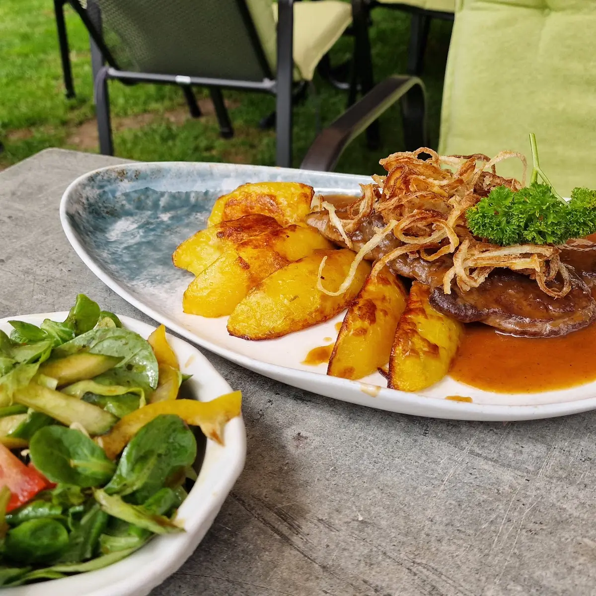 Hirsch Zwiebelrostbraten