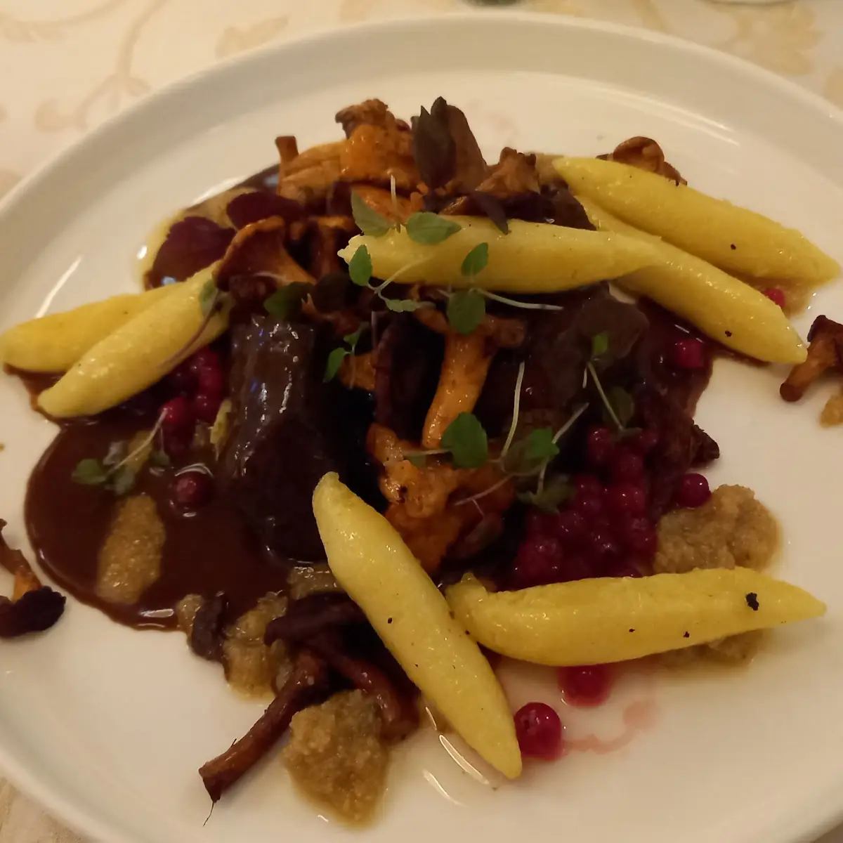 Geschmorte Rehkeule Mit Schupfnudeln