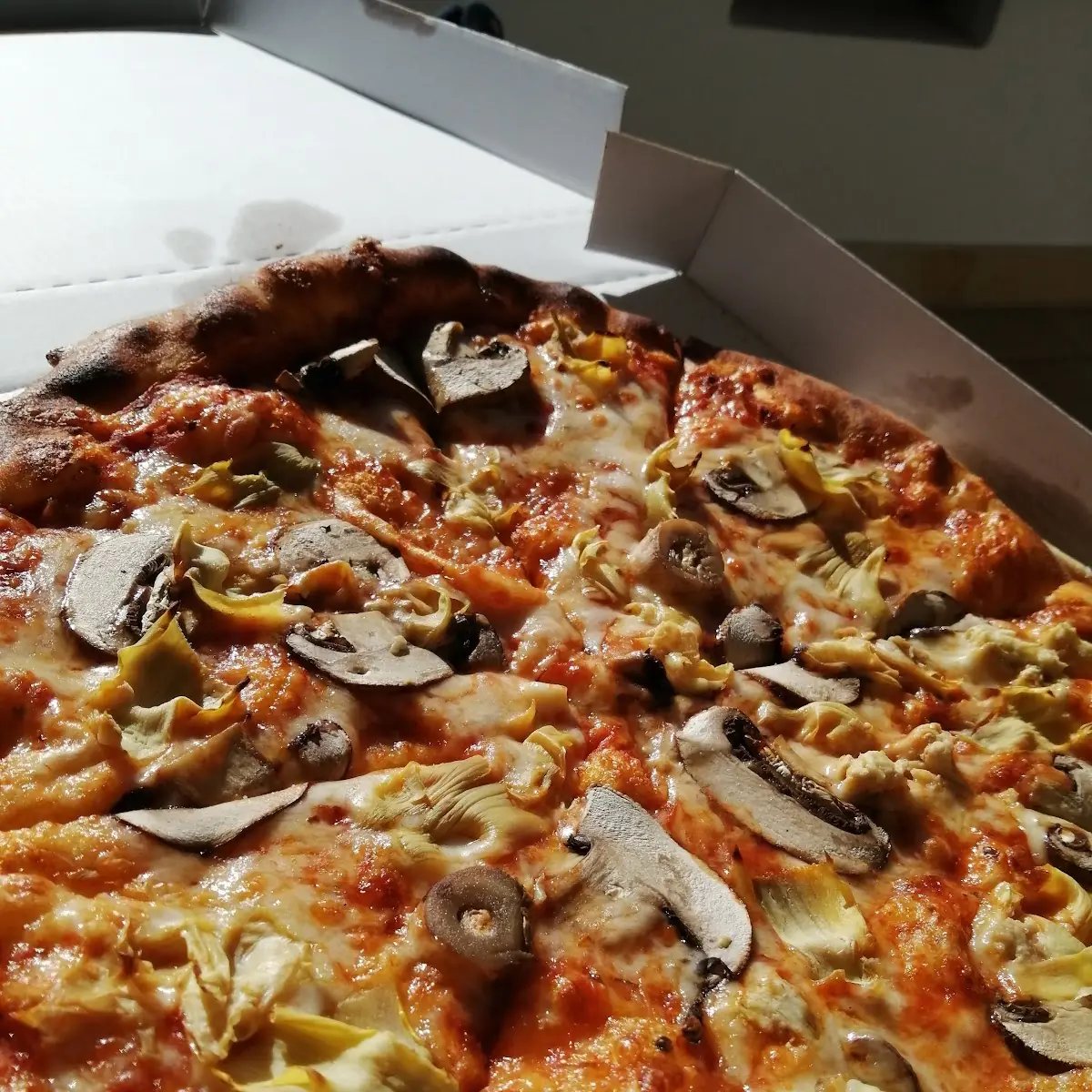 Pizza Funghi Mit Extra Artischocken