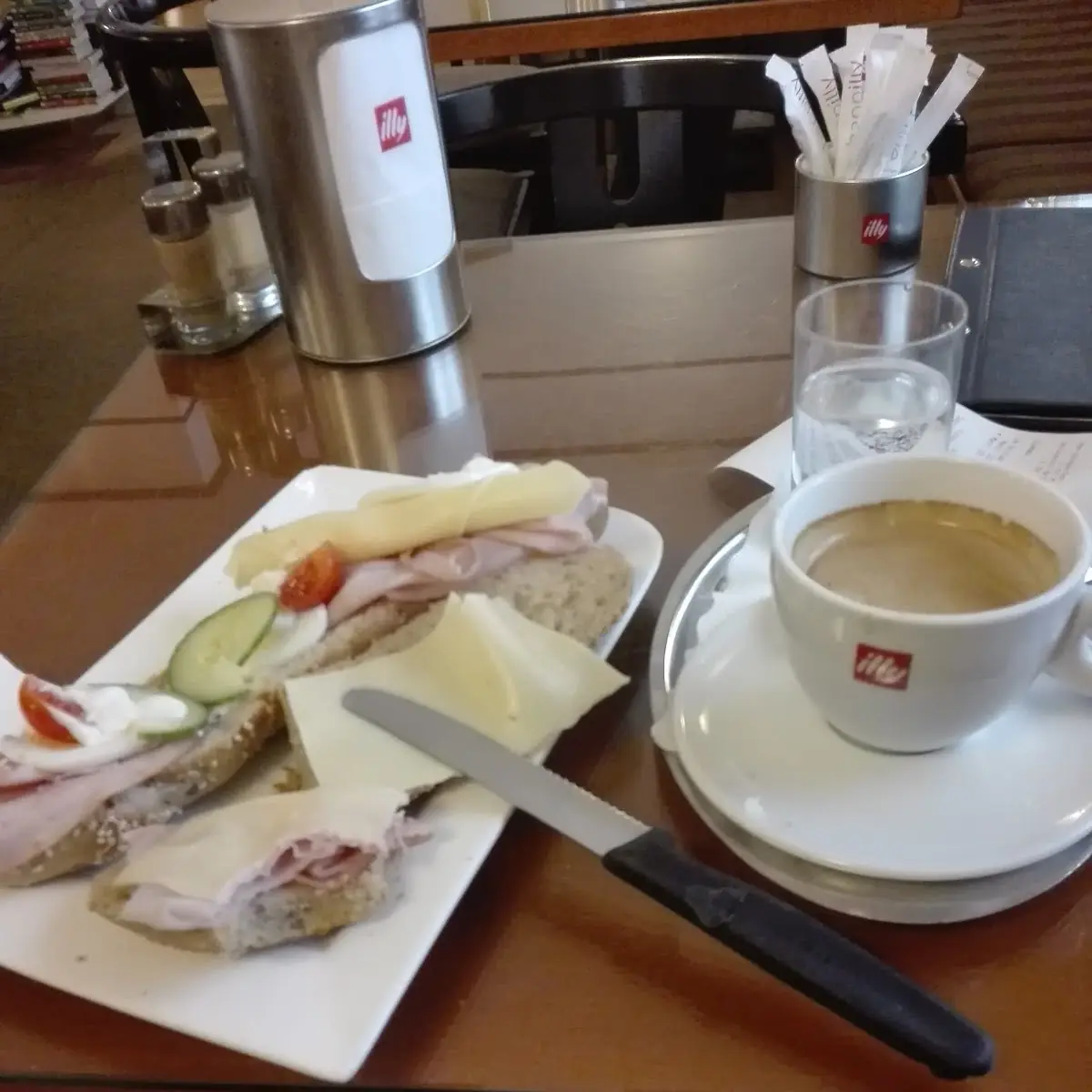 Belegtes Weckerl