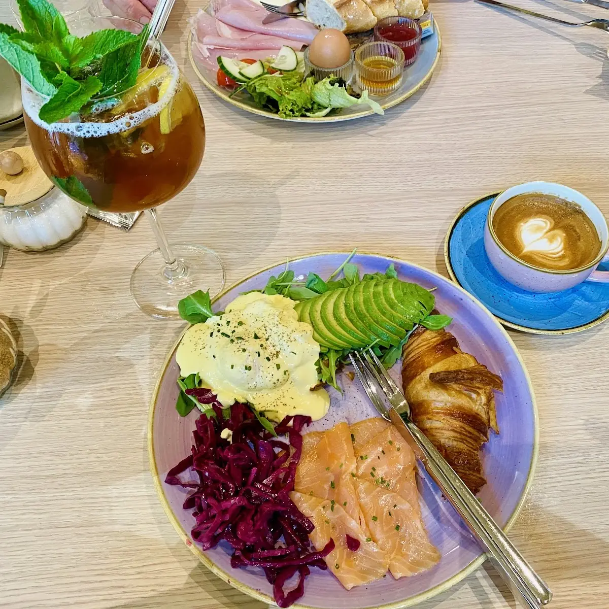 Croissant Benedict