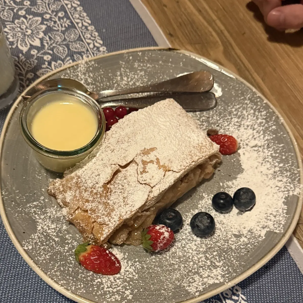 Apfelstrudel Mit Vanillesauce