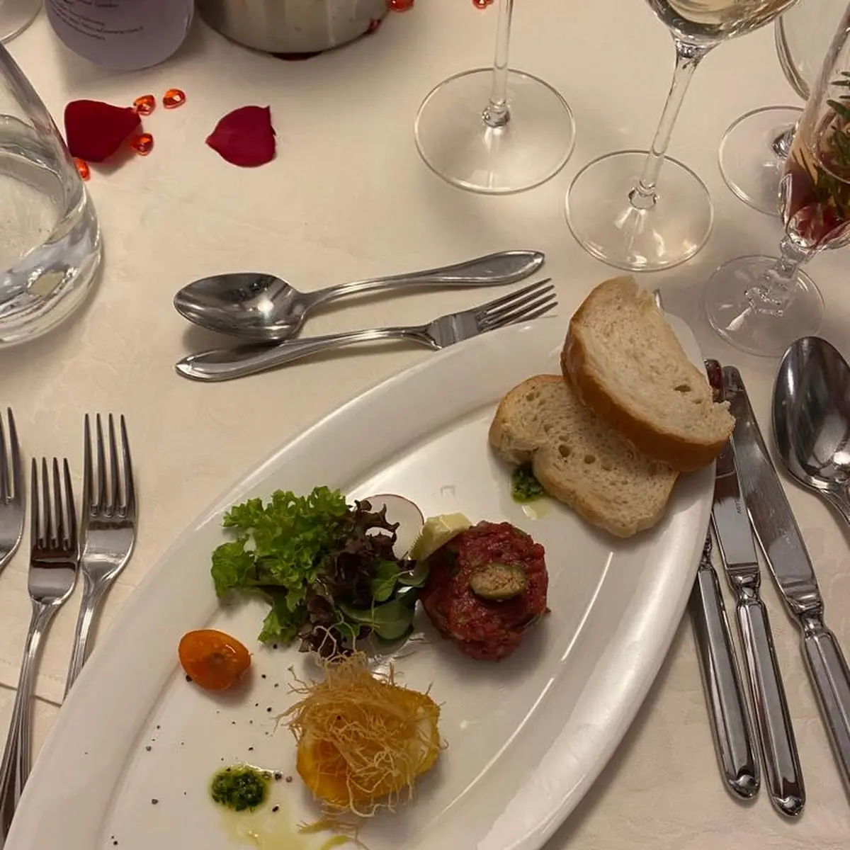 Beef Tartar Mit Gebackenen Ei