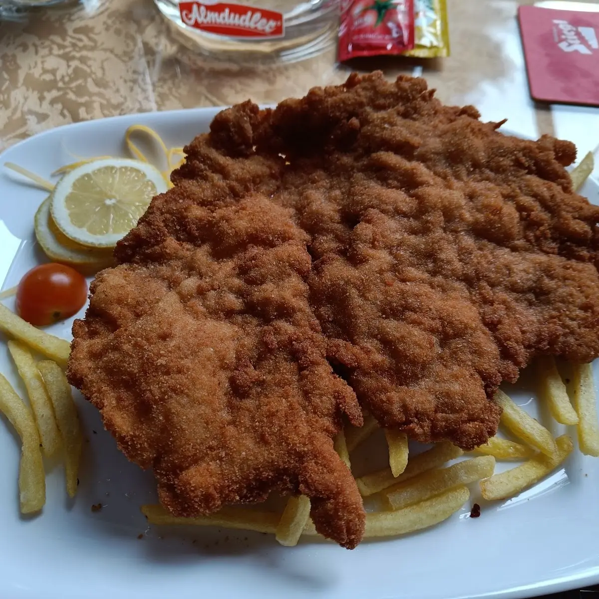 Echtes Wiener Schnitzel Mit Pommes Bitte Zurück Auf Menü