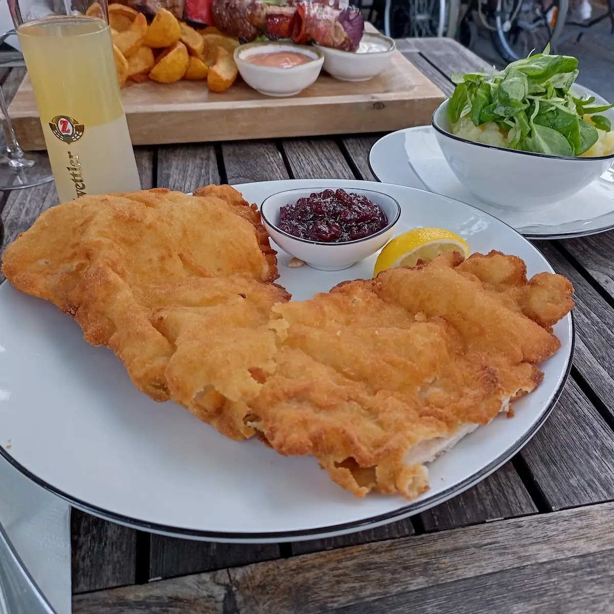 Wiener Schnitzel Vom Tullnerfelder Bio-schweln Mit Erdäpfel-vogerlsalat