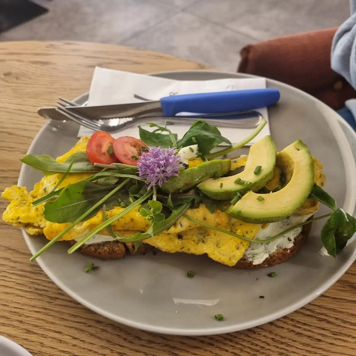 Gipfelfrühstück Mit Frischgepresstem Saft Und Häferlkaffee