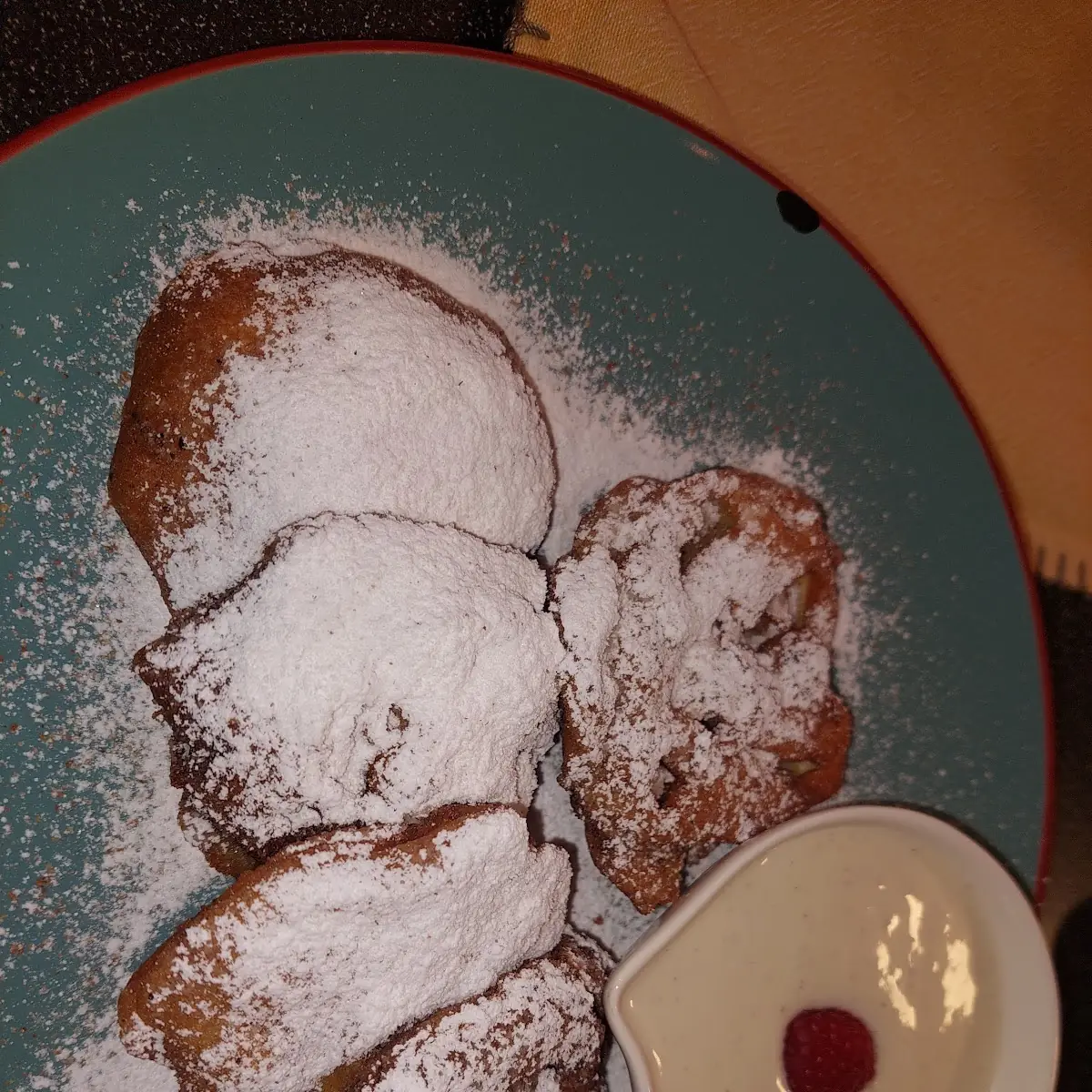 Apfelradl Mit Vanillesauce
