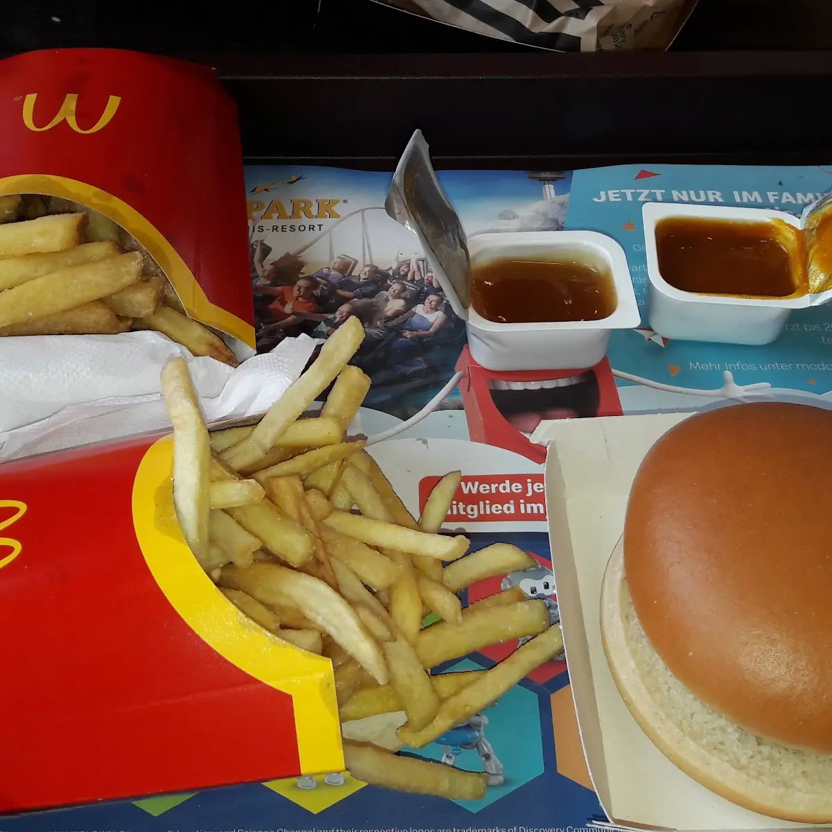 Fischburger Pommes Chickennuggets